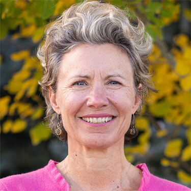 Anna Olson headshot